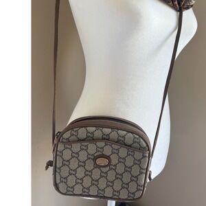 Gucci Plus Vintage GG Supreme Monogram Canvas Crossbody Camera Bag Brown Italy